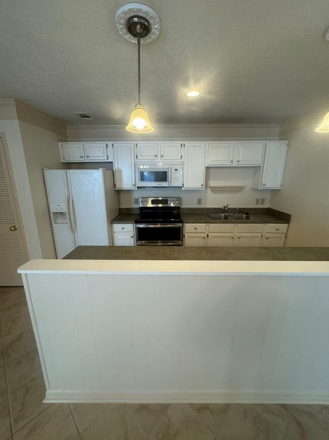 Building Photo - 6545 N Lagoon Dr