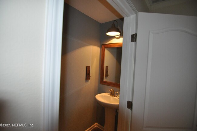 Building Photo - 2618 Salt Lake Dr
