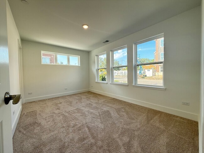 Building Photo - 1191 Gateway Ct
