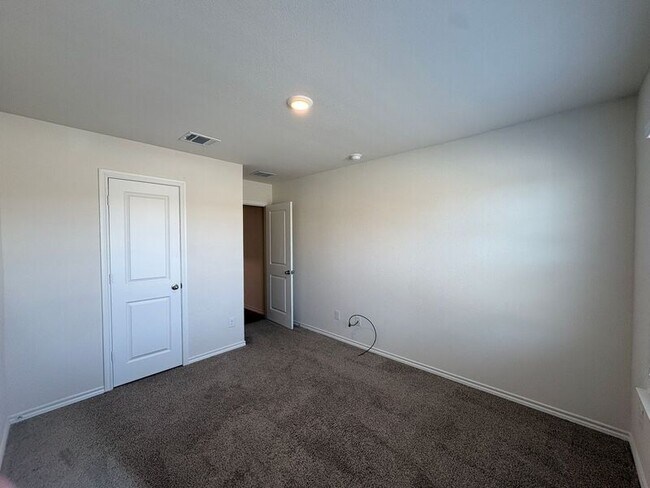 Building Photo - 1221 Acacia Dr