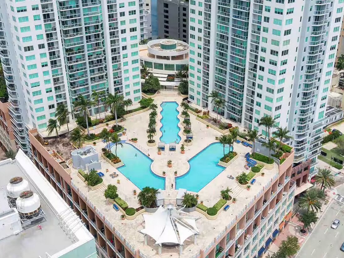 Building Photo - 244 Biscayne Blvd