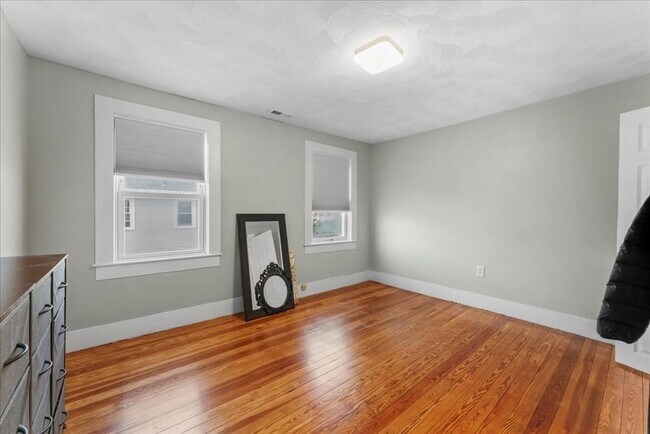 Building Photo - 49 Massasoit Ave