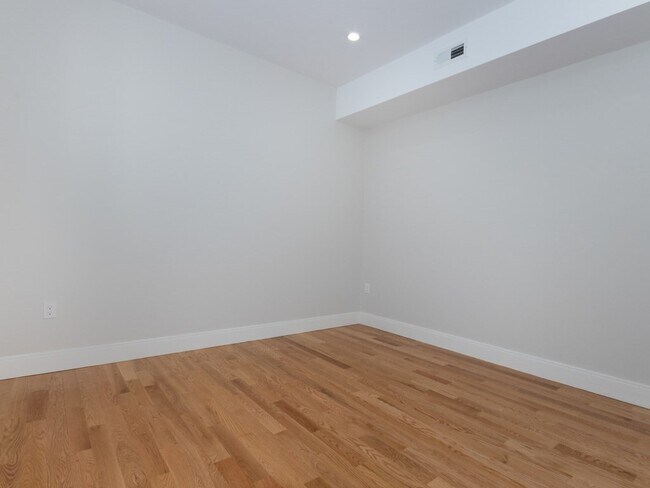 Building Photo - 9 Tovar St