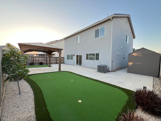 Building Photo - Beautiful Lennar 4-Bedroom Home with Resor...