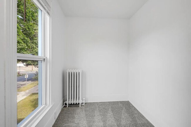 Building Photo - 2124 Fremont Ave N