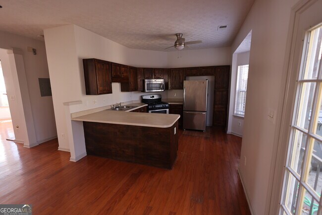 Building Photo - 5460 Hampton Ct