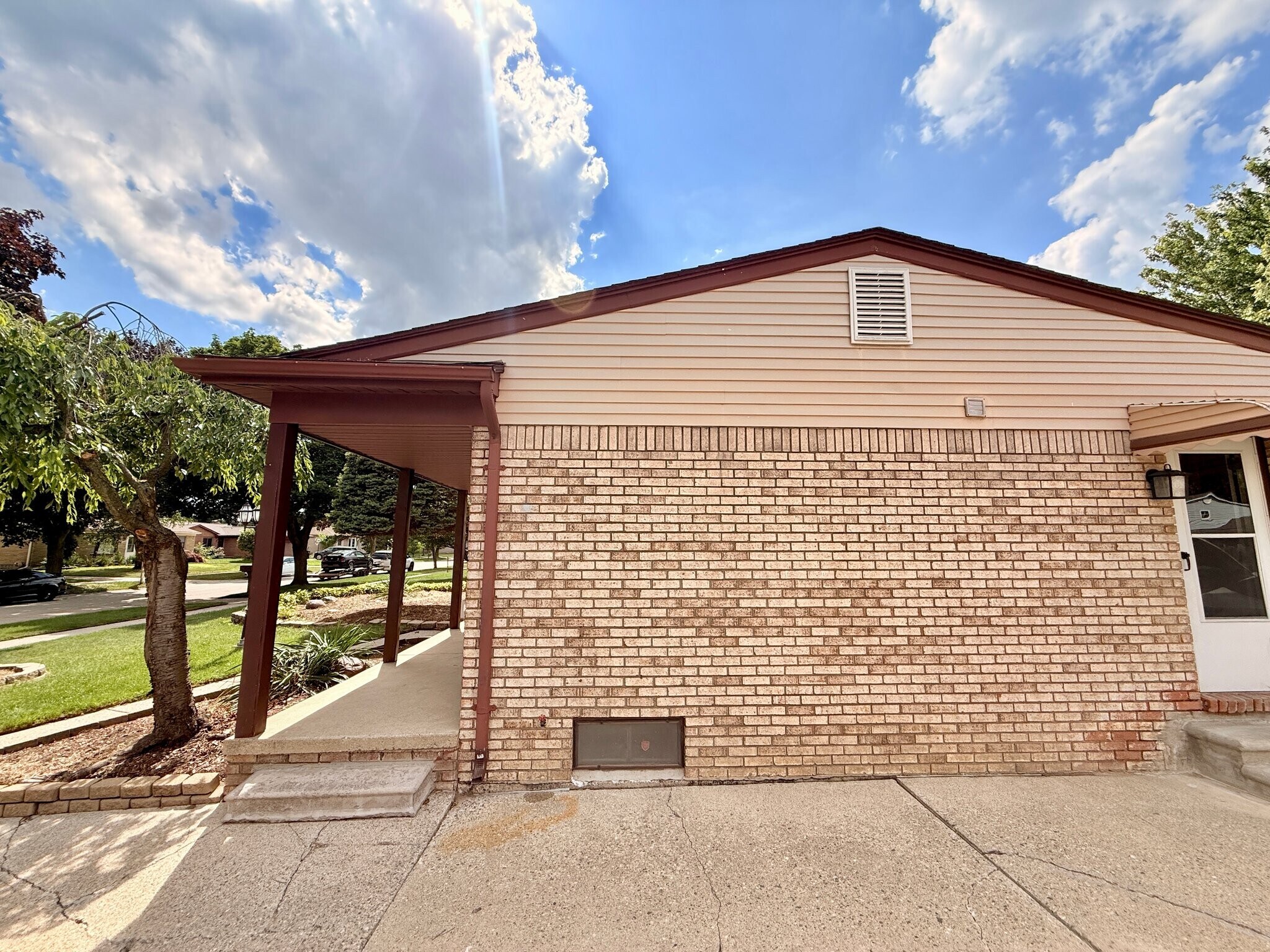 Building Photo - 11849 Ontario Dr