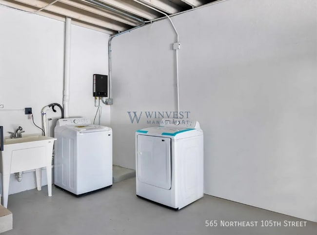 Building Photo - 565 NE 105th St