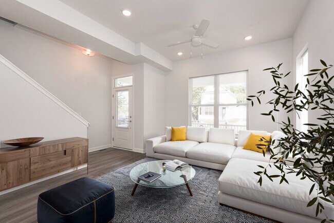 Building Photo - 2184 E 97th St