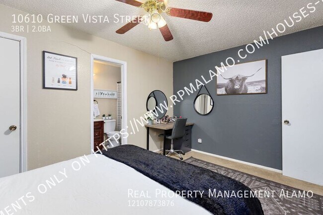 Building Photo - 10610 Green Vista St