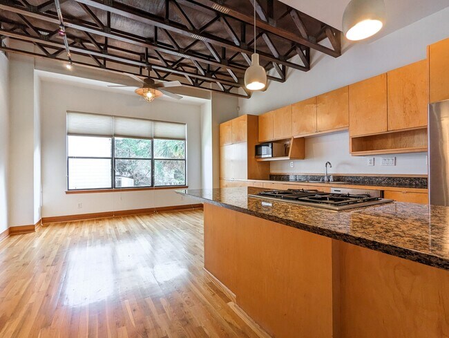 Building Photo - 444 Oxford St