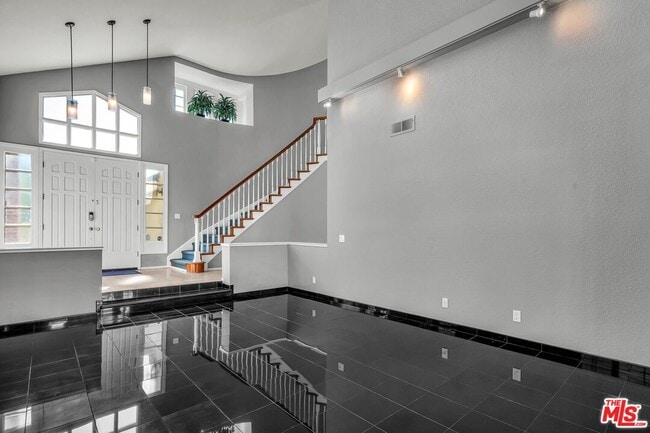 Building Photo - 7513 W 83rd St