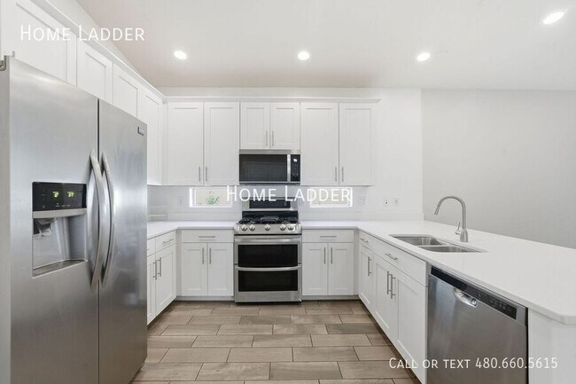 Building Photo - 3234 E Dogwood Pl