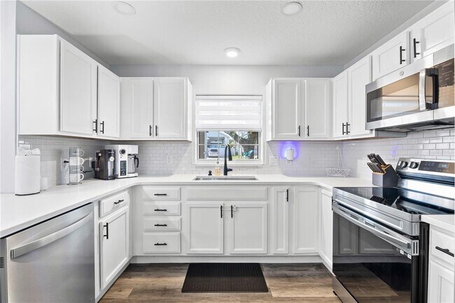 Building Photo - 16602 Citrus Pkwy