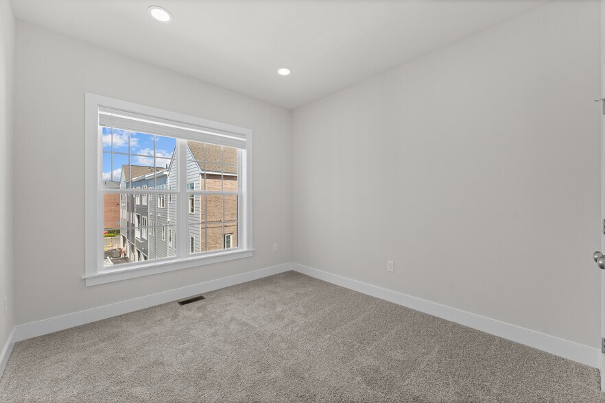 Building Photo - 206 Oliver Way