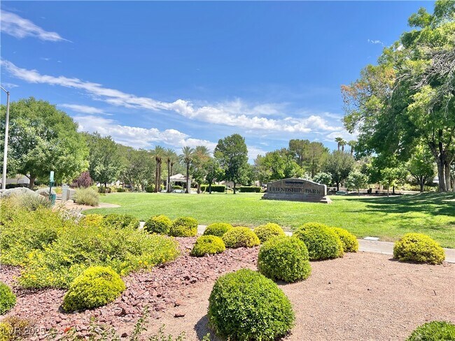 Building Photo - 258 Whitewater Village Ct
