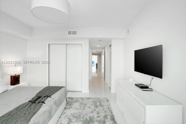 Building Photo - 2711 S Ocean Dr