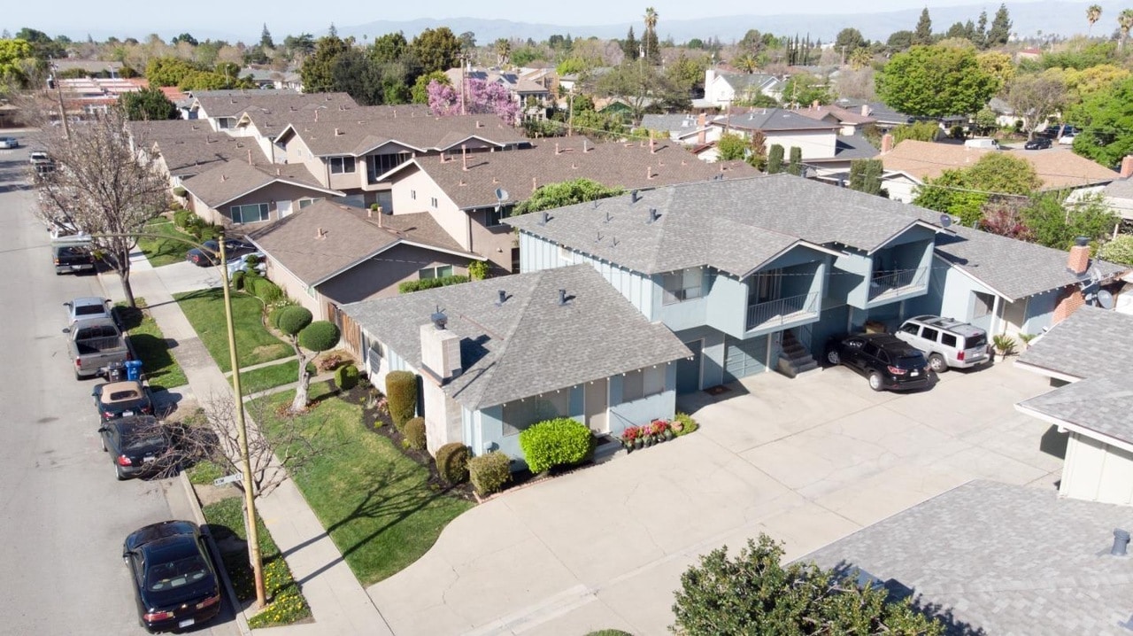 Building Photo - 72 Kim Louise Dr