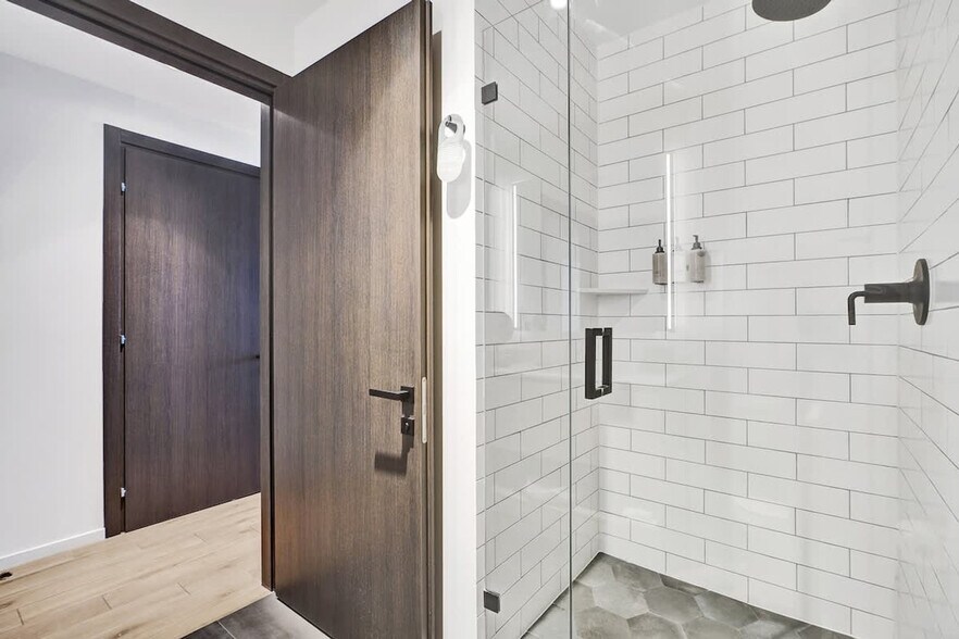 Building Photo - 398 NE 5th St