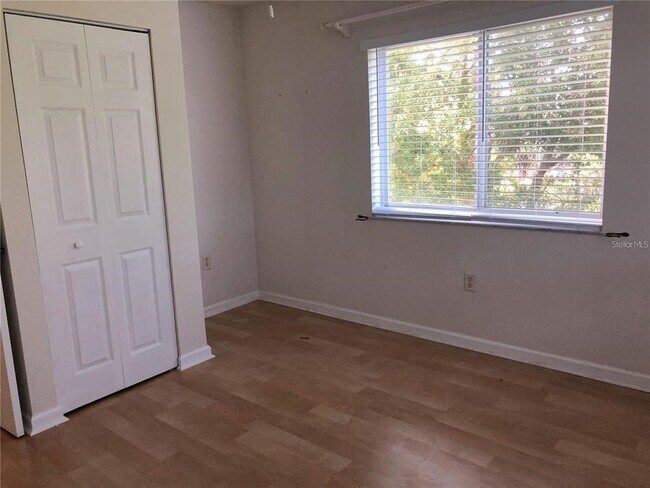 Building Photo - 1150 Carmel Cir