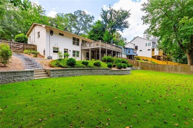 Building Photo - 3014 Skyland Dr NE