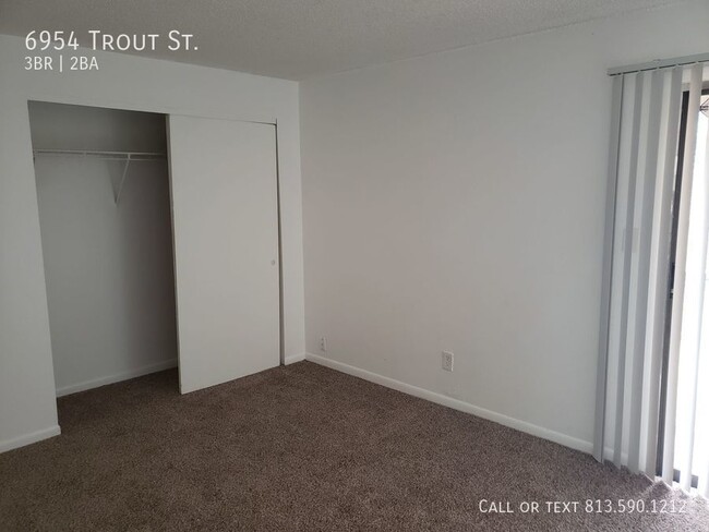 Building Photo - Recently Renovated townhome