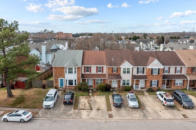 Building Photo - 802 Nottaway Dr