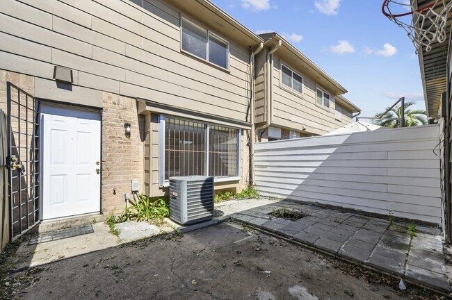 Building Photo - 7236 Crownwest St