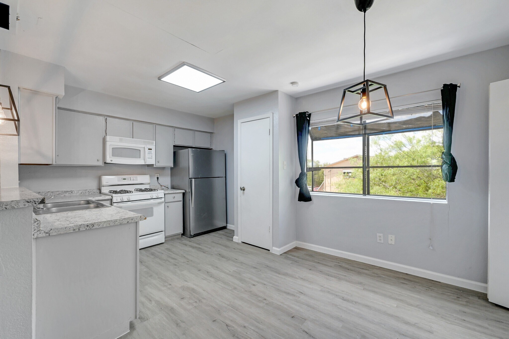 Building Photo - 801 Bracewood Cir