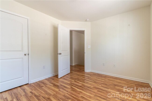 Building Photo - 108 Lookout Point Pl