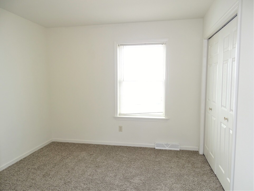 Building Photo - 344 Meadow View Dr