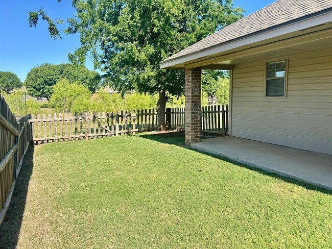 Building Photo - 17609 Gold Dr