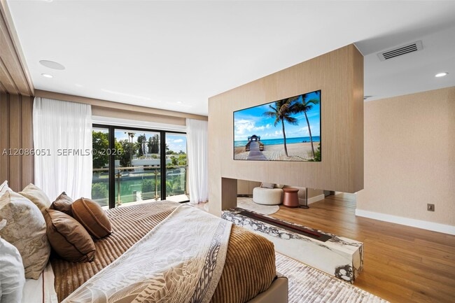 Building Photo - 710 S Shore Dr