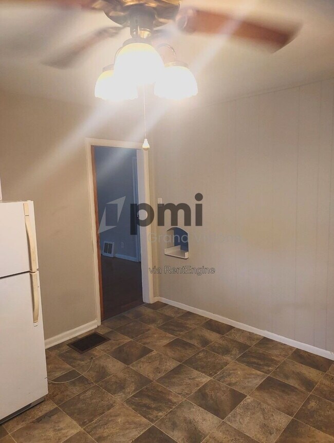 Building Photo - 2060 N Water St