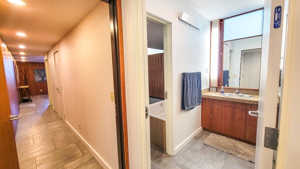 Building Photo - 210 W Superior St