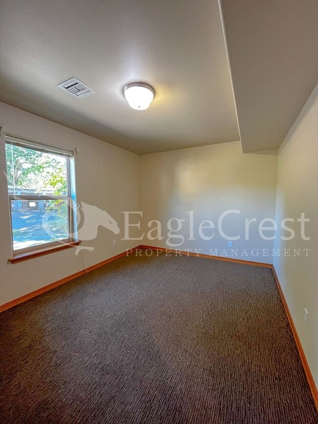 Building Photo - Large 6-Bedroom Whitman Neighborhood House; *Half Off 2nd Month Rent*