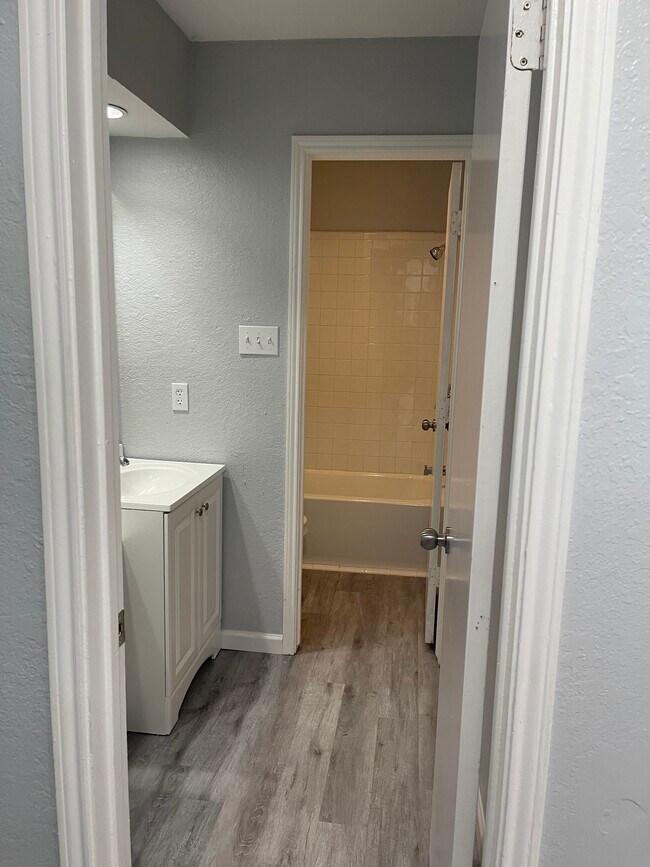 Building Photo - 2332 Sherry St