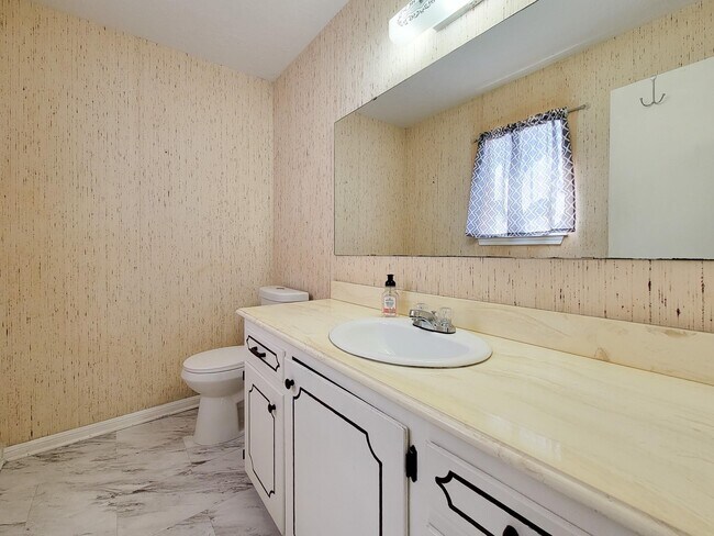 Building Photo - 1815 Country Village Blvd