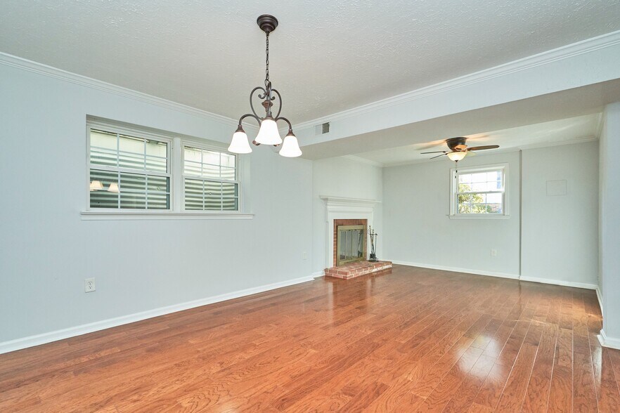 Building Photo - 8038 Sleepy View Ln