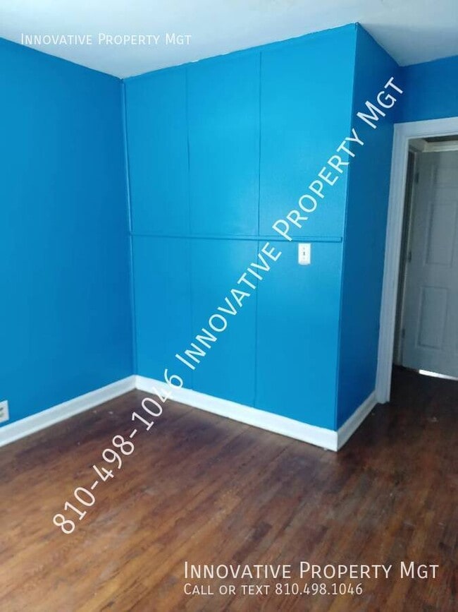 Building Photo - 2213 Savoy Ave