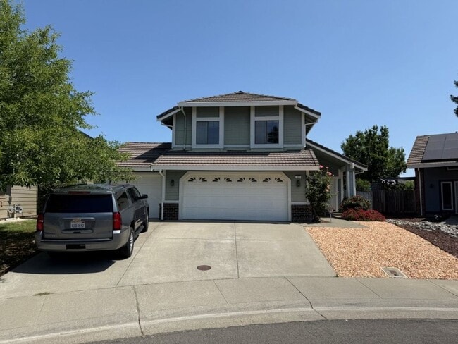 Primary Photo - Modern 4 Bedroom 3 Car Garage Dixon *Star ...