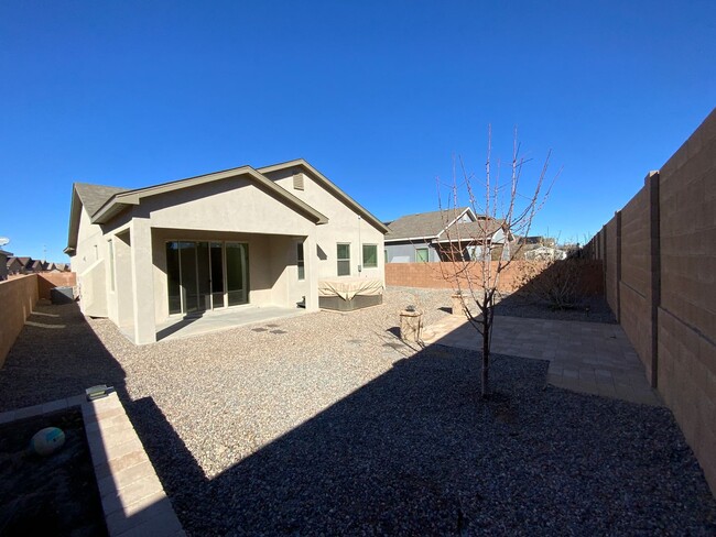 Building Photo - 3 Bedroom Single Story Home Available in R...