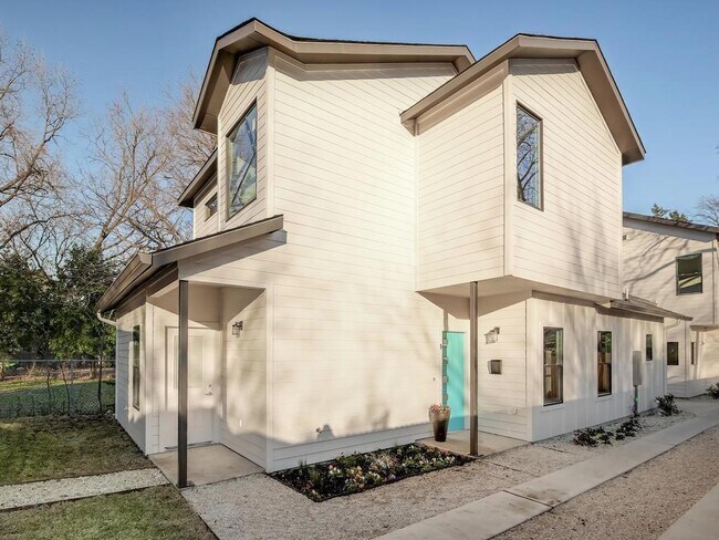 Building Photo - 5600 William Holland Ave