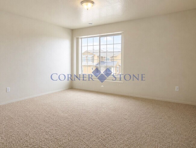 Building Photo - Large 4 Bedroom Home with Garden space, Basketball Court, Close to park!