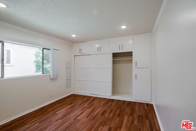 Building Photo - 7209 Willoughby Ave