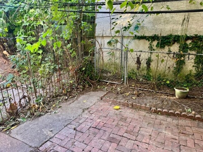 Building Photo - 4416 Locust Ave