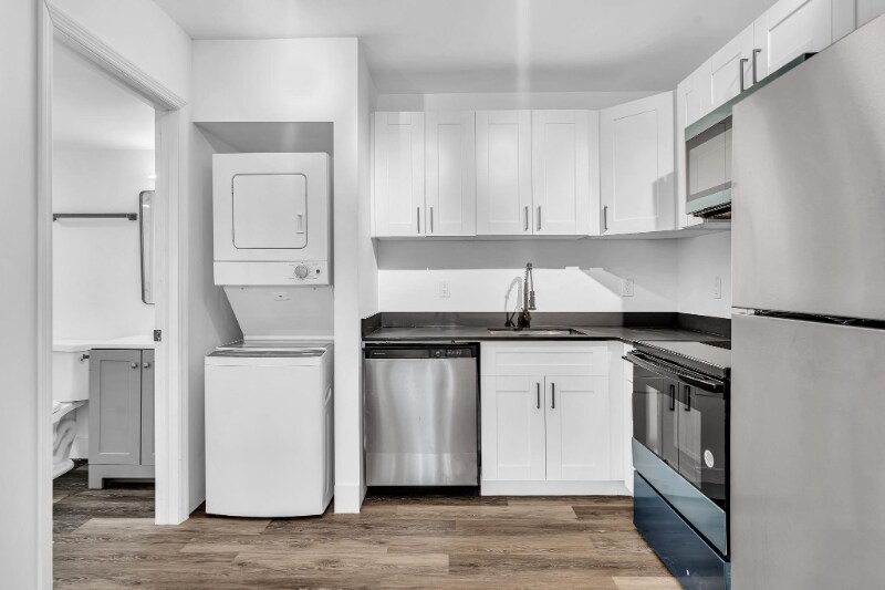 Building Photo - 803 SW 15th Ave