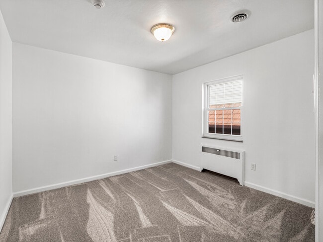 Building Photo - 433 Winterhill St