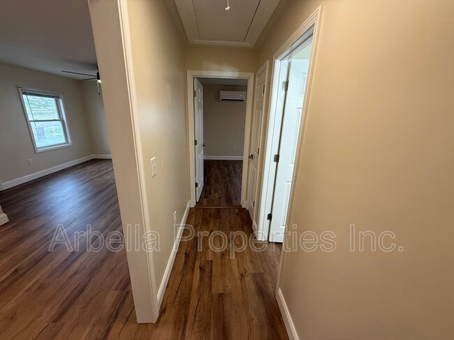 Building Photo - 1101 N Wilcox Dr