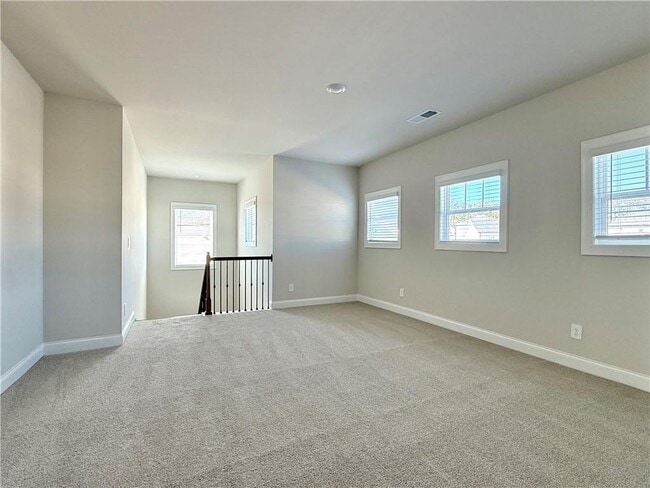 Building Photo - 3227 Madeira Dr